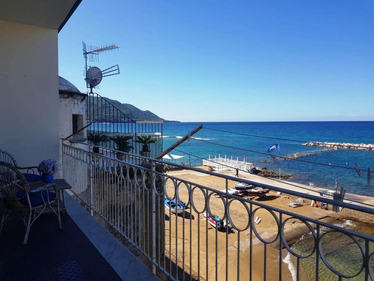 Casa Vacanze Porto Delle Gatte Санта-Мария-ди-Кастеллабате Экстерьер фото