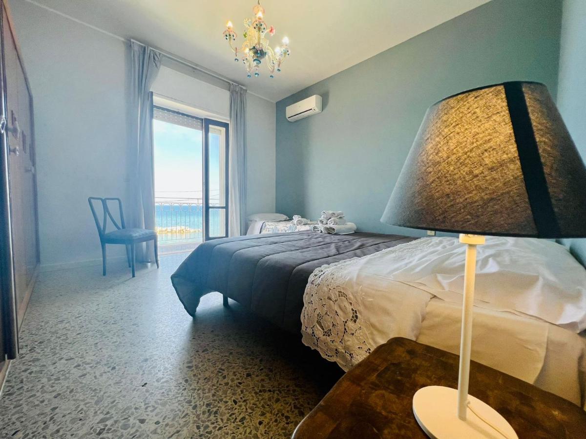 Casa Vacanze Porto Delle Gatte Санта-Мария-ди-Кастеллабате Экстерьер фото