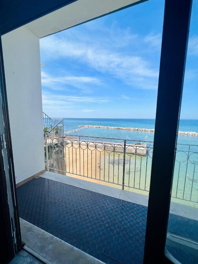 Casa Vacanze Porto Delle Gatte Санта-Мария-ди-Кастеллабате Экстерьер фото