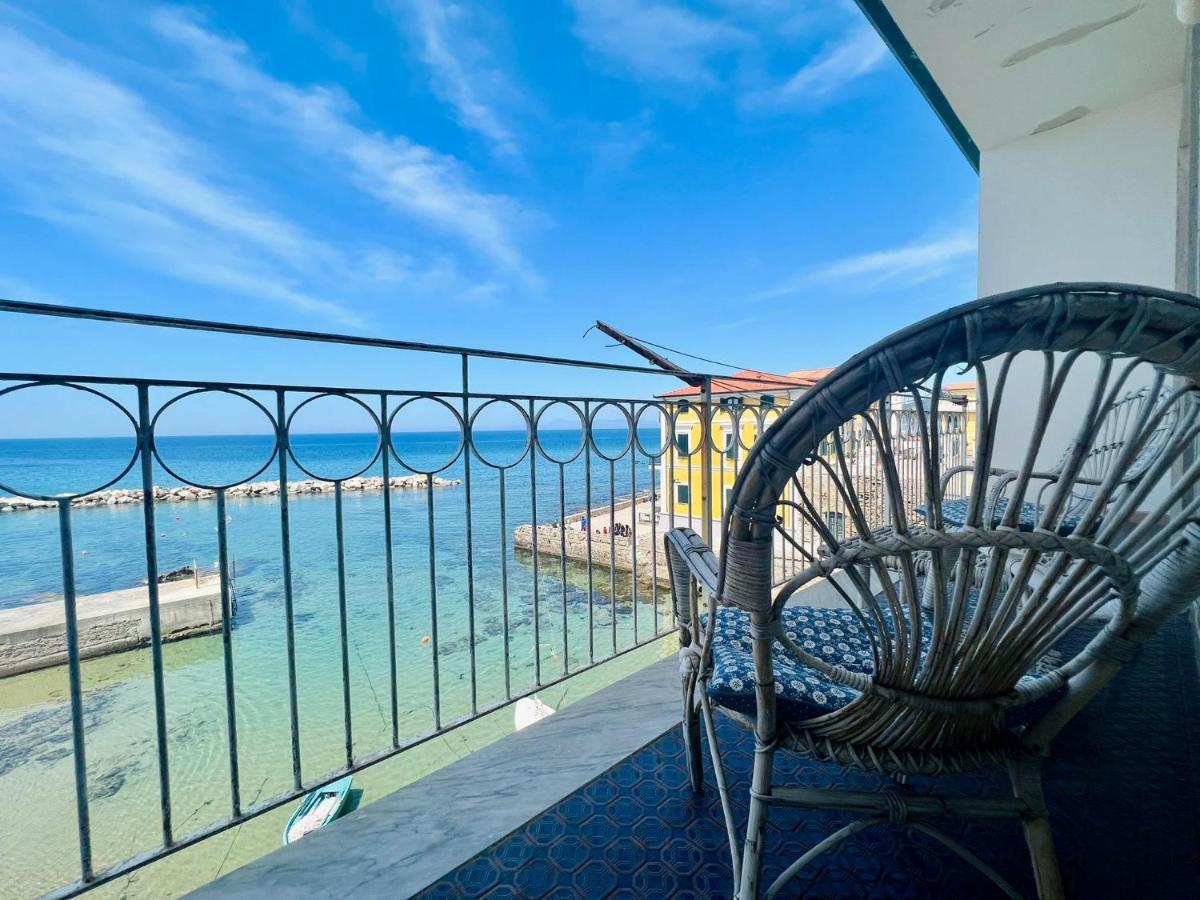Casa Vacanze Porto Delle Gatte Санта-Мария-ди-Кастеллабате Экстерьер фото